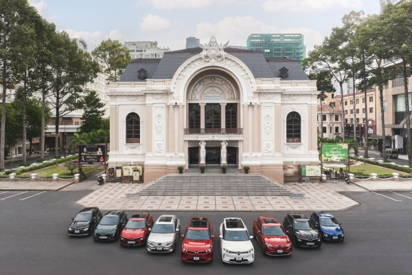 Khai mở kỷ nguyên ô tô điện – VinFast vươn lên dẫn đầu thị trường Việt Nam
