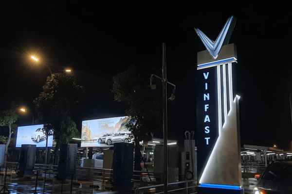 Hướng Dẫn Sạc Pin Ô Tô Điện VinFast Chi Tiết