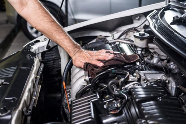 HƯỚNG DẪN CÁCH VỆ SINH KHOANG MÁY Ô TÔ HIỆU QUẢ